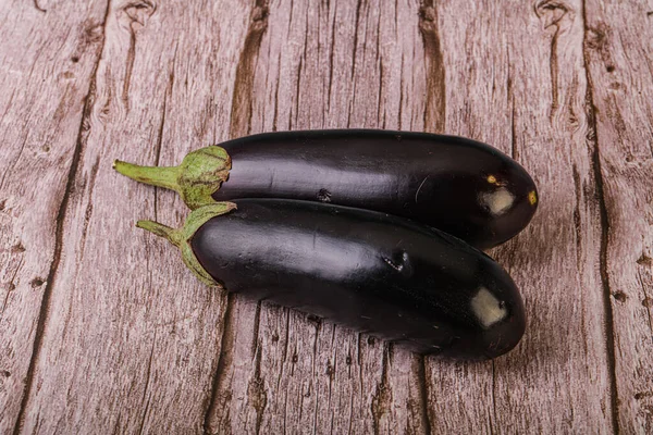 Duas Berinjela Crua Madura Isolada Para Cozinhar — Fotografia de Stock