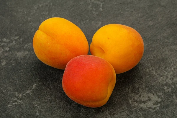 Verse Rijpe Zoete Paar Abrikozen Fruit — Stockfoto