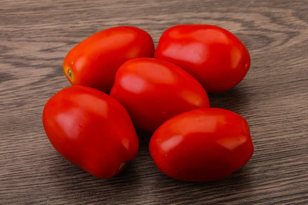 Pocos Rojo Brillante Sabroso Montón Tomate — Foto de Stock