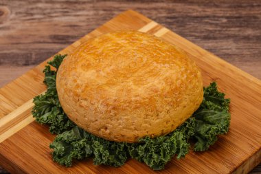 Tütsülenmiş Gürcistan geleneksel suluguni peyniri.