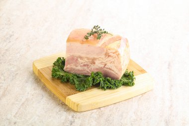 Ev yapımı domuz pastırması.