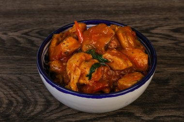 İstiridye soslu tavuk ve sebzeli kişniş.