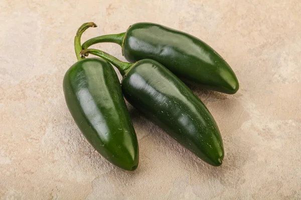 Yeşil Çiğ Baharatlı Jalapeno Peper Yığını — Stok fotoğraf