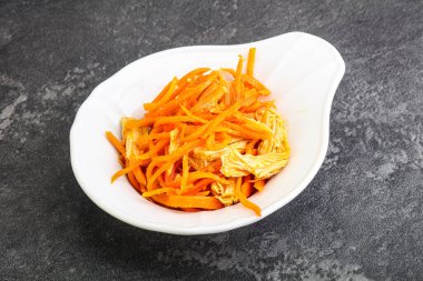 Havuçlu ve baharatlı Kore soya kuşkonmazı.