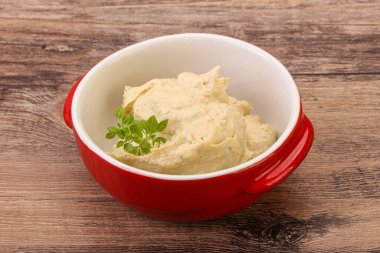 Vejetaryen yemeği. Zeytinyağlı humus sosu.