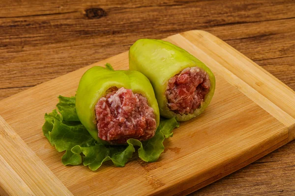 Pimenta Recheada Crua Com Carne Para Cozinhar — Fotografia de Stock