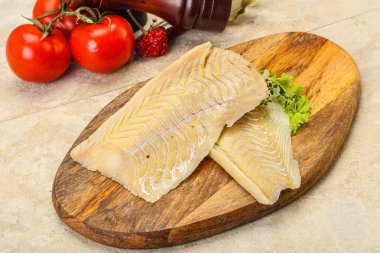 Pişirmek için çiğ balık filetosu