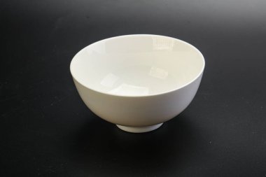 Siyahın üzerine servis için beyaz leke.