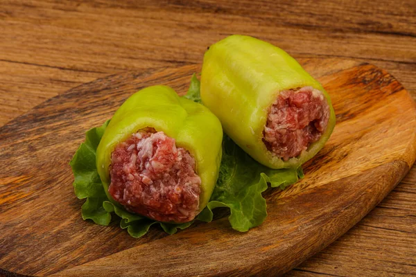 Pimiento Relleno Crudo Con Carne Para Cocinar —  Fotos de Stock