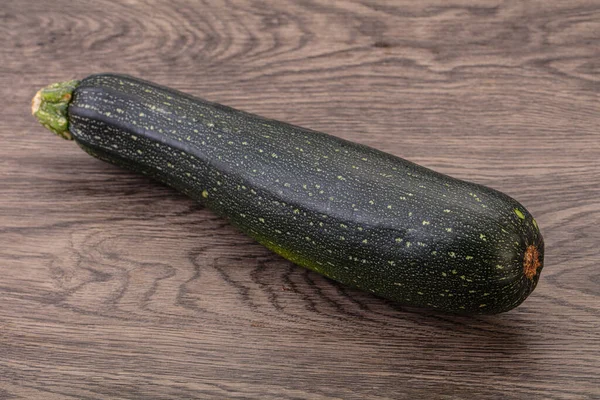 Gustose Giovani Zucchine Naturali Biologiche Isolate — Foto Stock