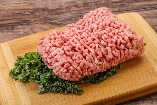 Carne Crua Porco Picada Com Especiarias Para Cozinhar — Fotografia de Stock