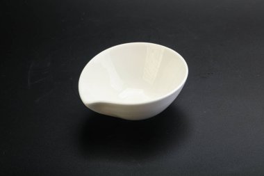 Siyahın üzerine servis için beyaz leke.