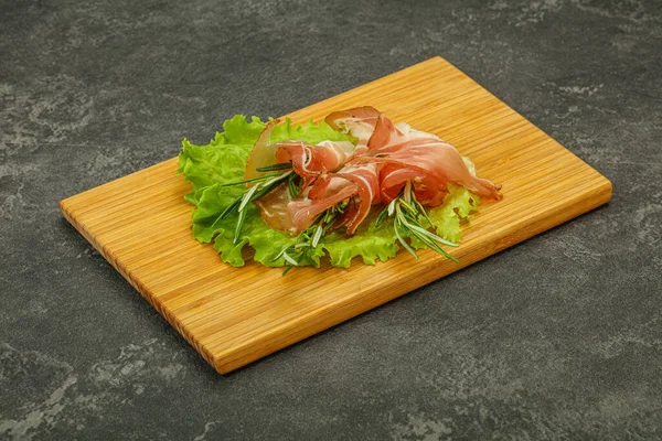 Biberiyeli dilimlenmiş domuz eti.