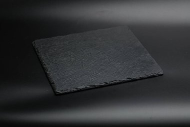 Mutfak için siyah taş bir tabak.