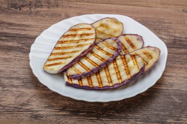 Izgara graffiti yumurta dilimleri ve zeytinyağı.