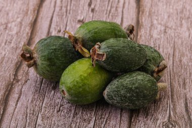 Tropik yeşil tatlı organik meyve Feijoa