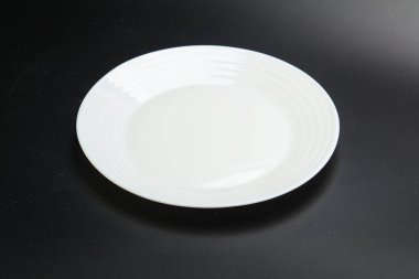 Siyahın üzerine servis için beyaz leke.