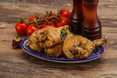 Tatlı ve baharatlı soslu tavşan yahnisi.