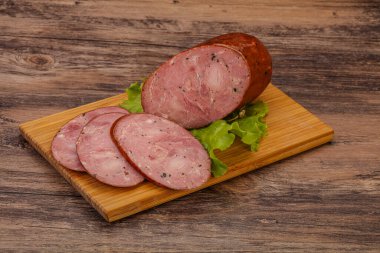 Baharatlı ve otlu füme jambon.