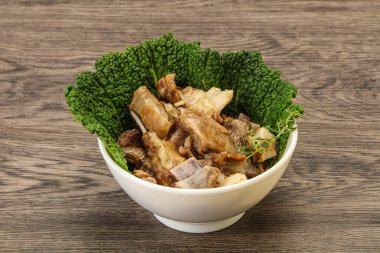 Kavanozda baharatlı kuzu eti