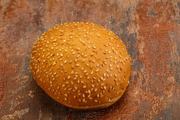 Pão Hambúrguer Fresco Com Sementes Gergelim — Fotografia de Stock