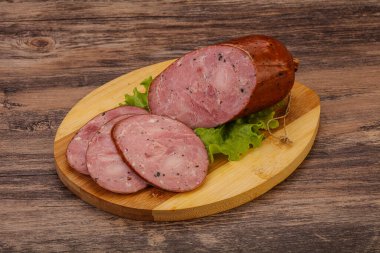 Baharatlı ve otlu füme jambon.