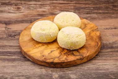 Çiğ patates ezmesi - doldurulmuş patates pirzolası - pişirmek için.