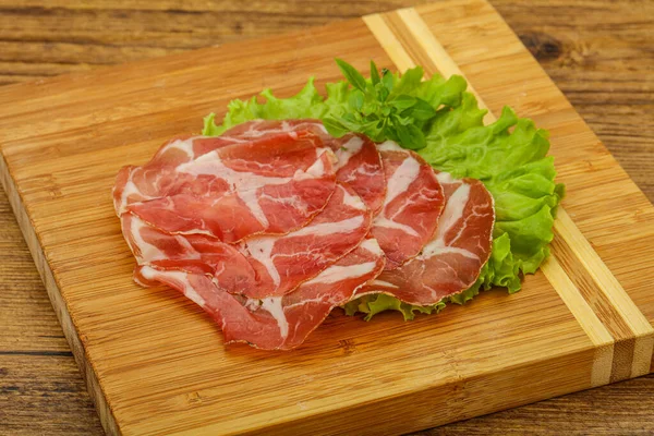 Delicous Smoked Pork Neck Slices Snack — Stock Photo, Image