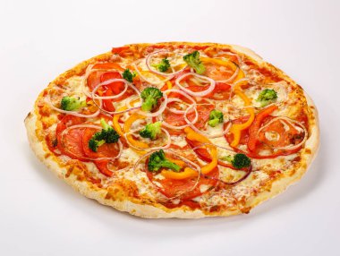 Sebzeli, soğanlı ve peynirli vejetaryen pizza.