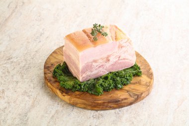 Ev yapımı domuz pastırması.