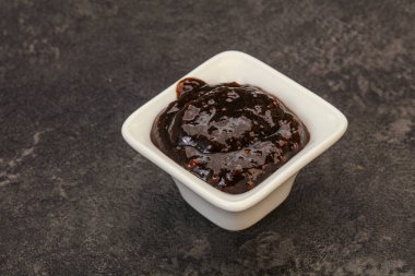 Kasede acı biber sosu var.