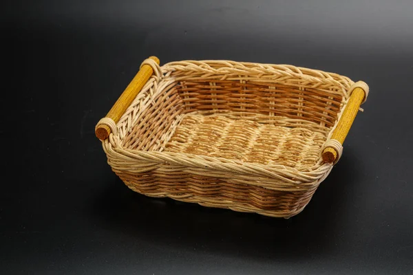Натуральная Плетеная Посуда Сервировки Черном Фоне — стоковое фото