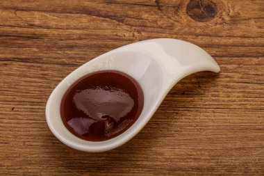 Geleneksel domates barbekü sosu kasede