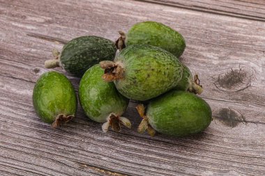 Tropik yeşil tatlı organik meyve Feijoa