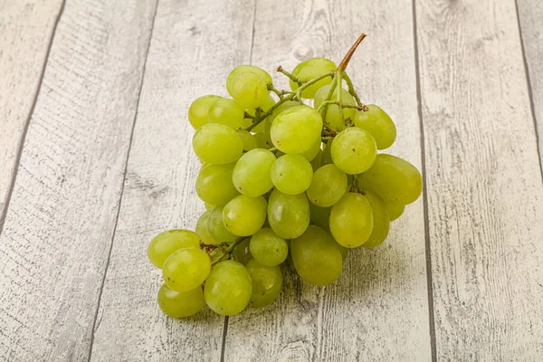 甜而好吃的成熟绿色葡萄 — 图库照片