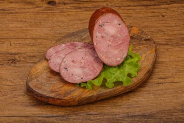 Baharatlı ve otlu füme jambon.