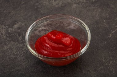 Lezzetli domates ketçapı kasede