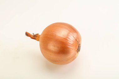 Sarı olgun doğal organik soğan yalıtılmış.