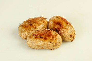 Ev yapımı pirzola ve kıyma.