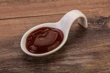 Geleneksel domates barbekü sosu kasede