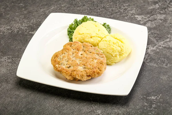 Kotlet Mielony Kurczaka Puree Ziemniaczanym — Zdjęcie stockowe