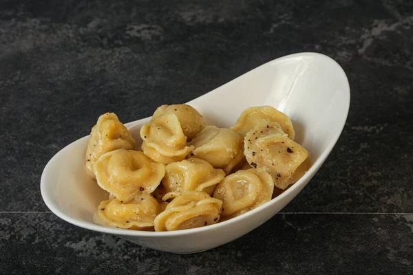 Ryska Traditionella Dumplings Med Kött Och Kryddor — Stockfoto