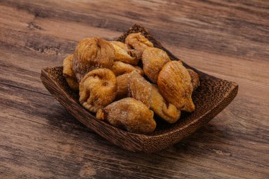 Kuru incirli meyve yığını.