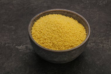 Yemek pişirmek için klozette çiğ öksürük yığını