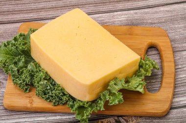 Lezzetli sarı Tilsiter peyniri.