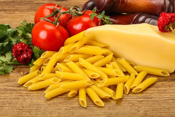 Rauwe Penne Rigeren Met Groenten Voor Het Koken — Stockfoto