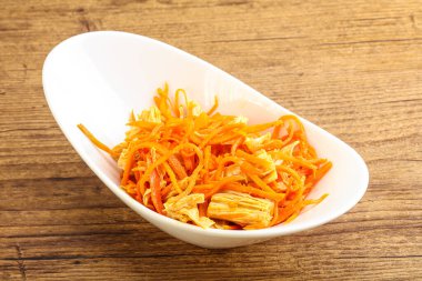 Havuçlu ve baharatlı Kore soya kuşkonmazı.