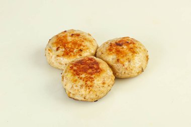 Ev yapımı pirzola ve kıyma.