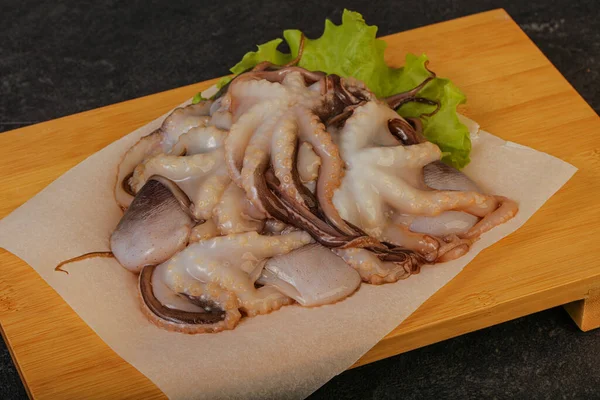 Makanan Laut Mentah Gurita Untuk Dimasak Atas Papan — Stok Foto