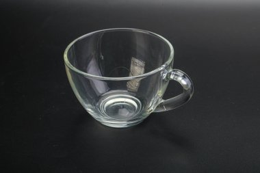 İzole edilmiş içecekler için boş cam bardak